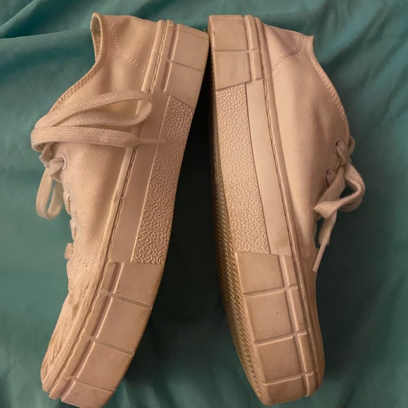 White canvas platform sneakers size 9 - Picture 2 of 6